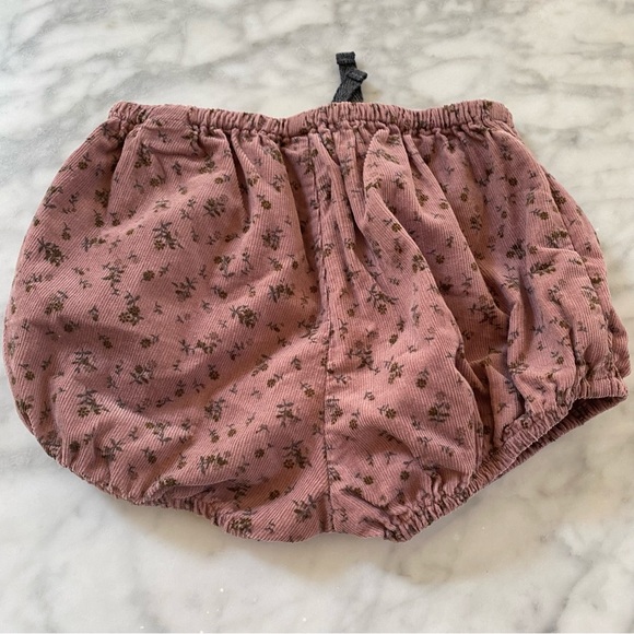 ZARA Corduroy Shorts Outfit - Picture 3 of 6